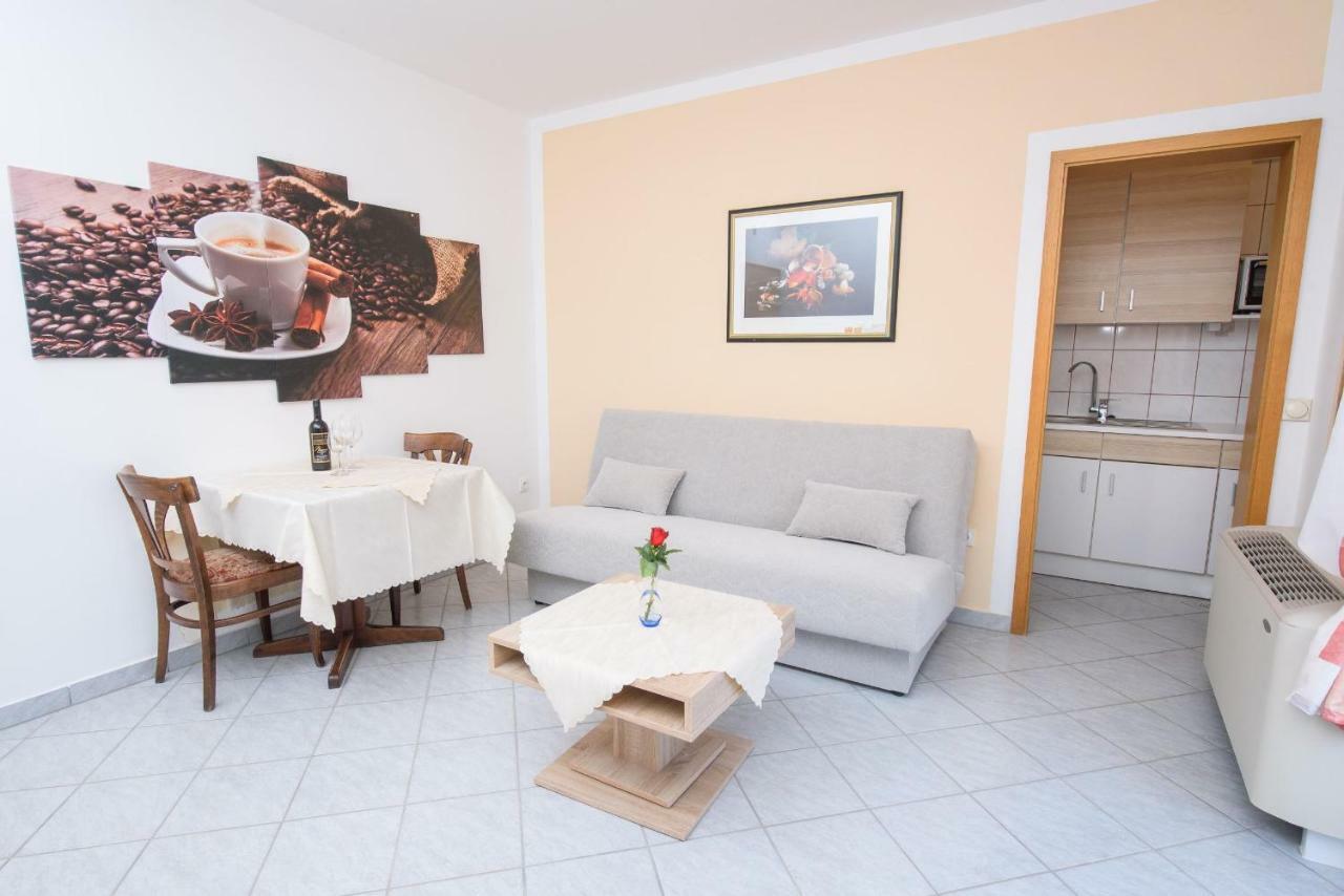 Apartments San Jozef โตรกีร์ ภายนอก รูปภาพ