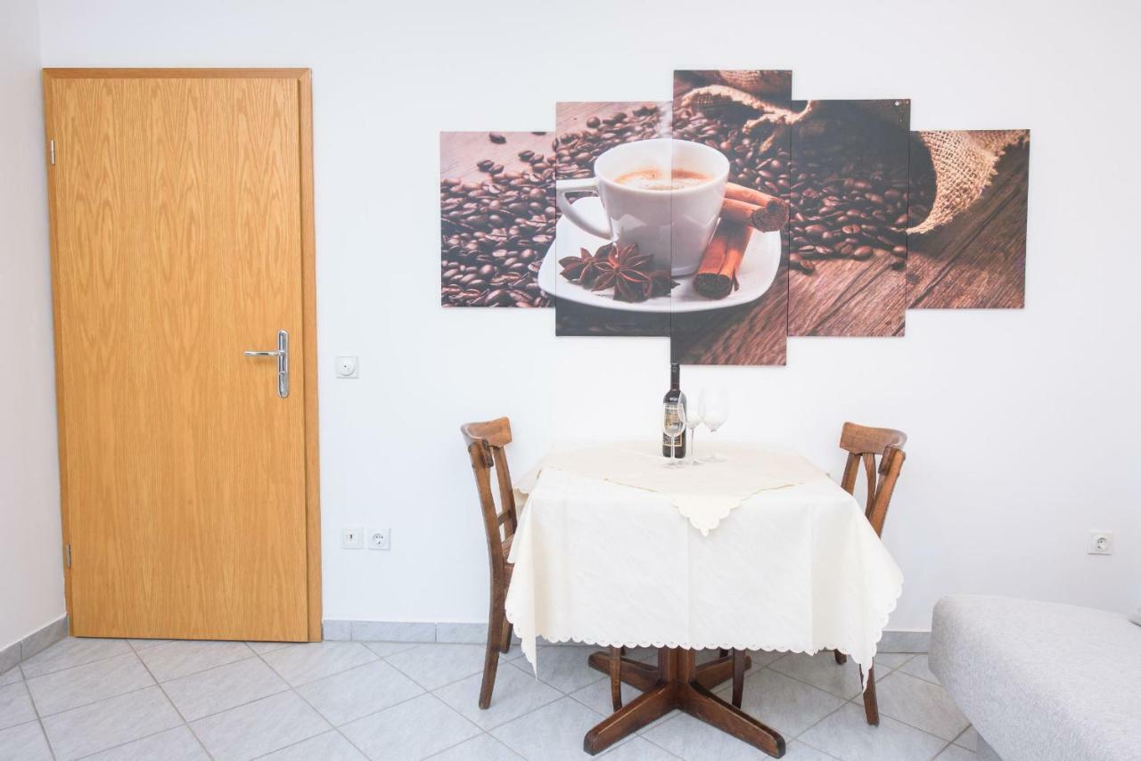 Apartments San Jozef โตรกีร์ ภายนอก รูปภาพ