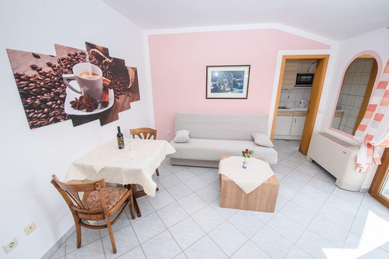 Apartments San Jozef โตรกีร์ ภายนอก รูปภาพ