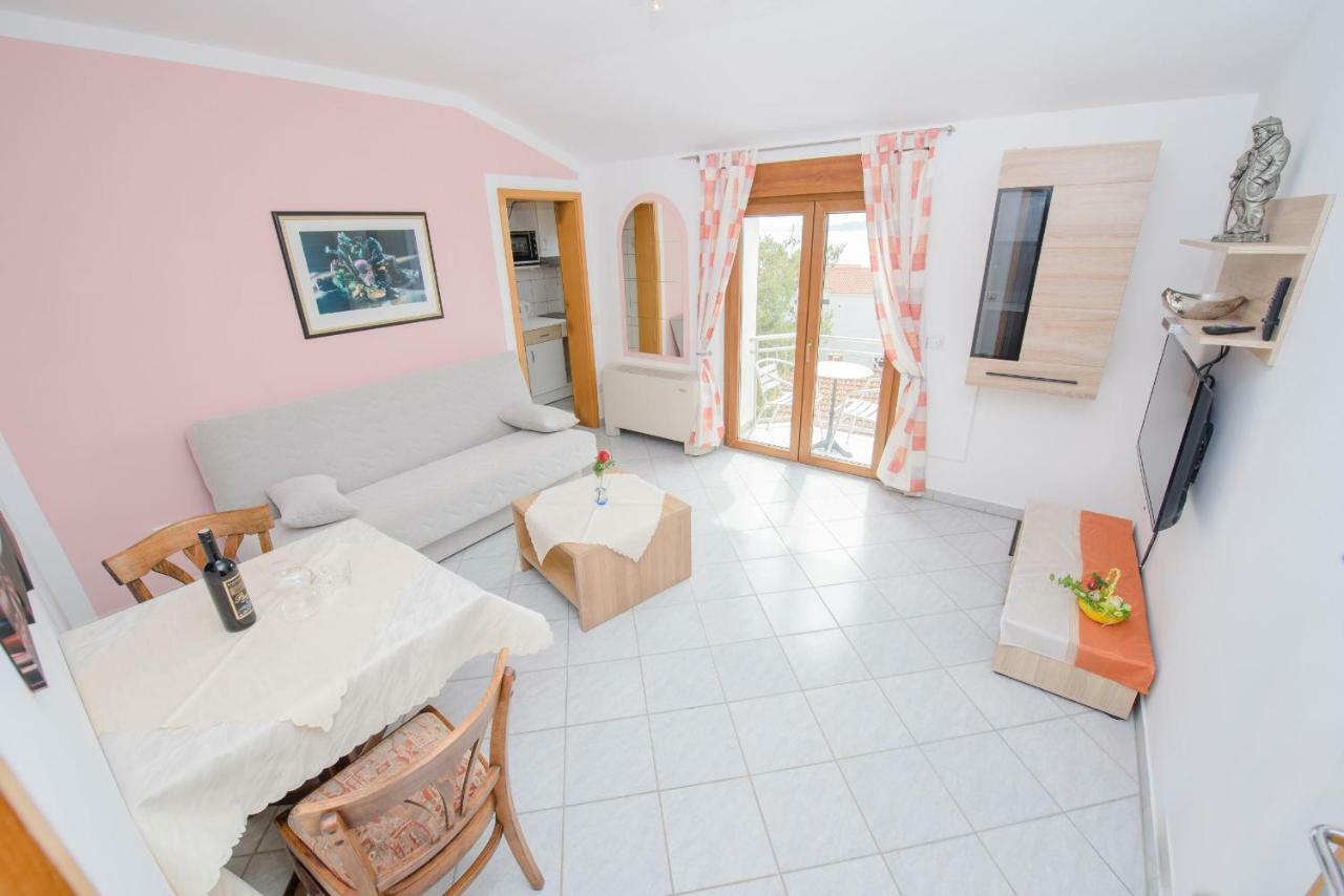 Apartments San Jozef โตรกีร์ ภายนอก รูปภาพ