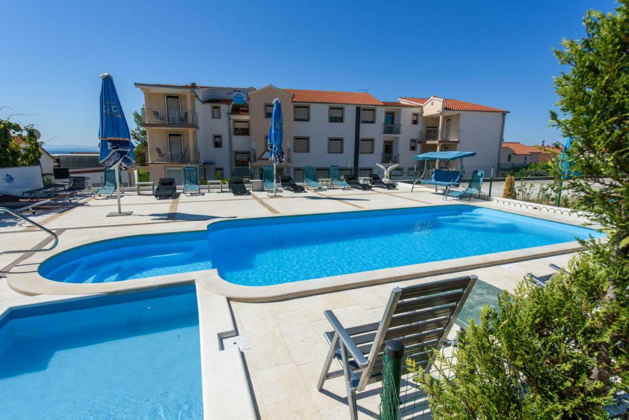 Apartments San Jozef โตรกีร์ ภายนอก รูปภาพ